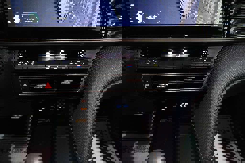 Used 2025 Toyota Camry SE image 27