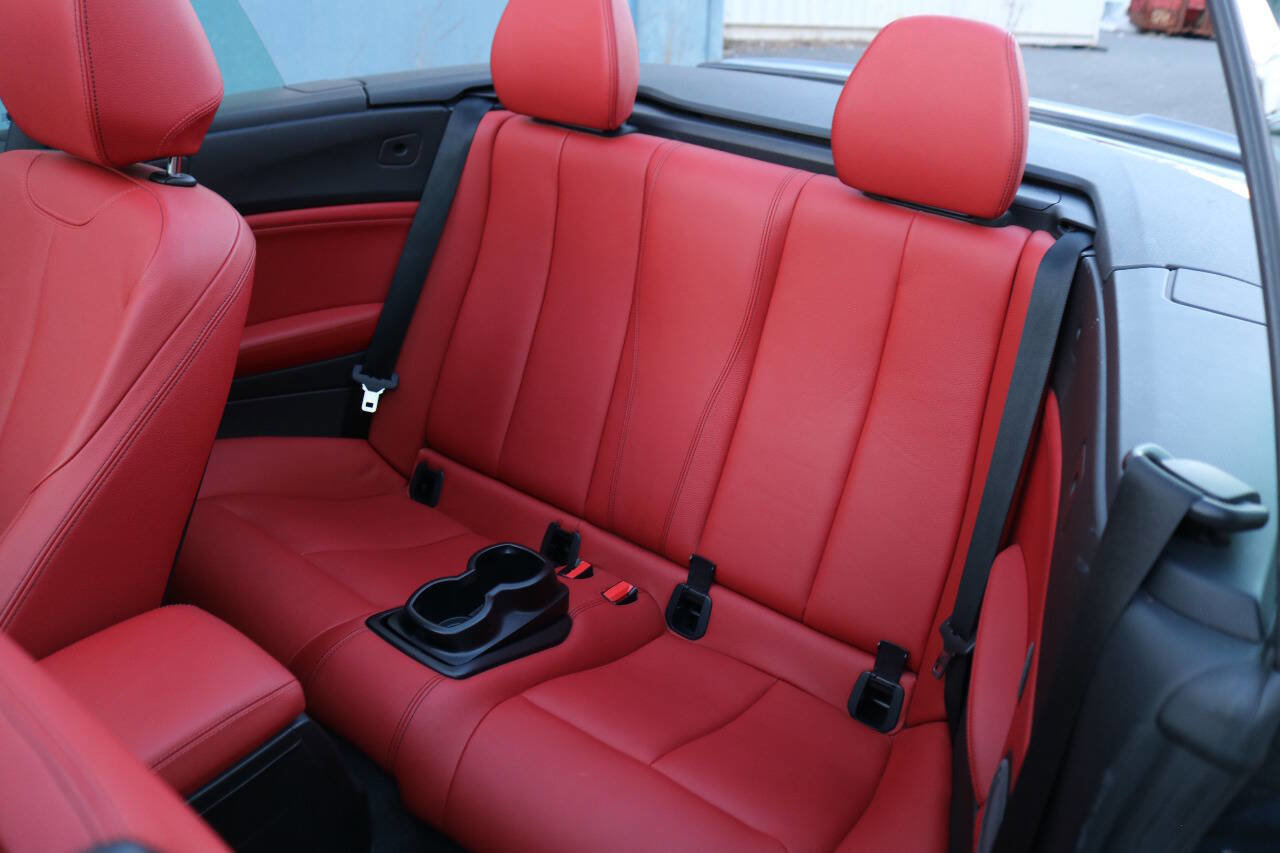 Used 2015 BMW M235i Convertible image 19