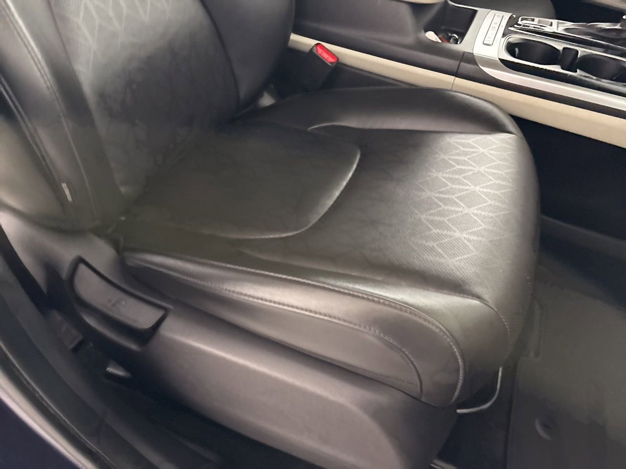 Used 2023 Kia Carnival LX image 24