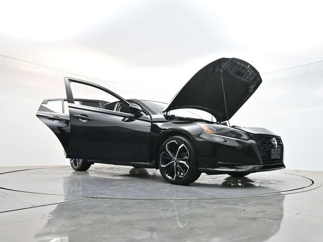Used 2023 Nissan Altima 2.5 SR FWD image 35