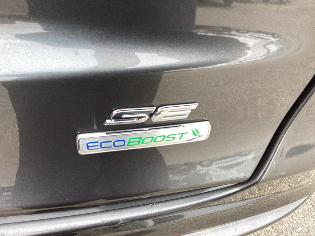 Used 2020 Ford Fusion SE image 33