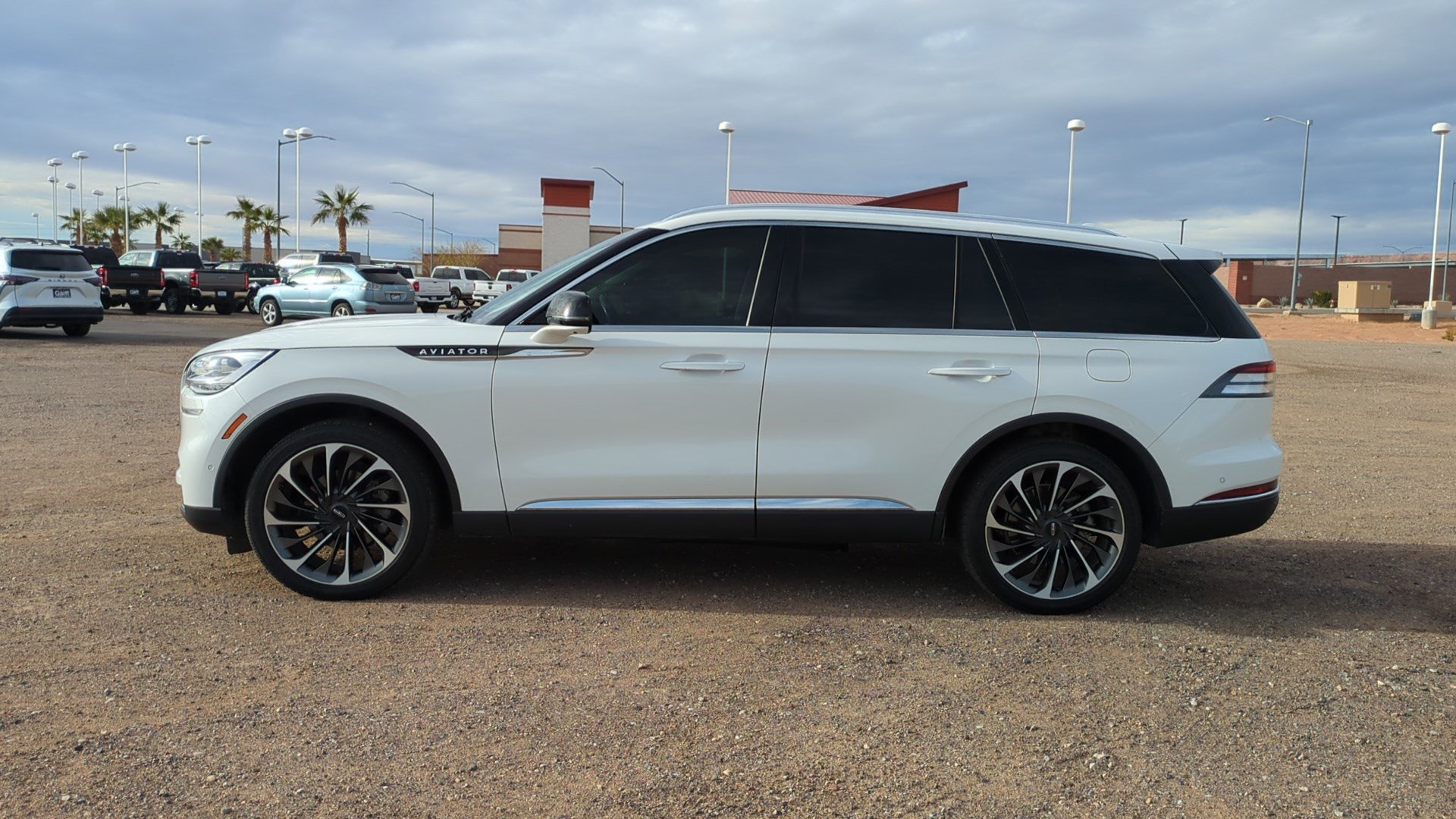 Used 2021 Lincoln Aviator Reserve w/ Equipment Group 202A image 7