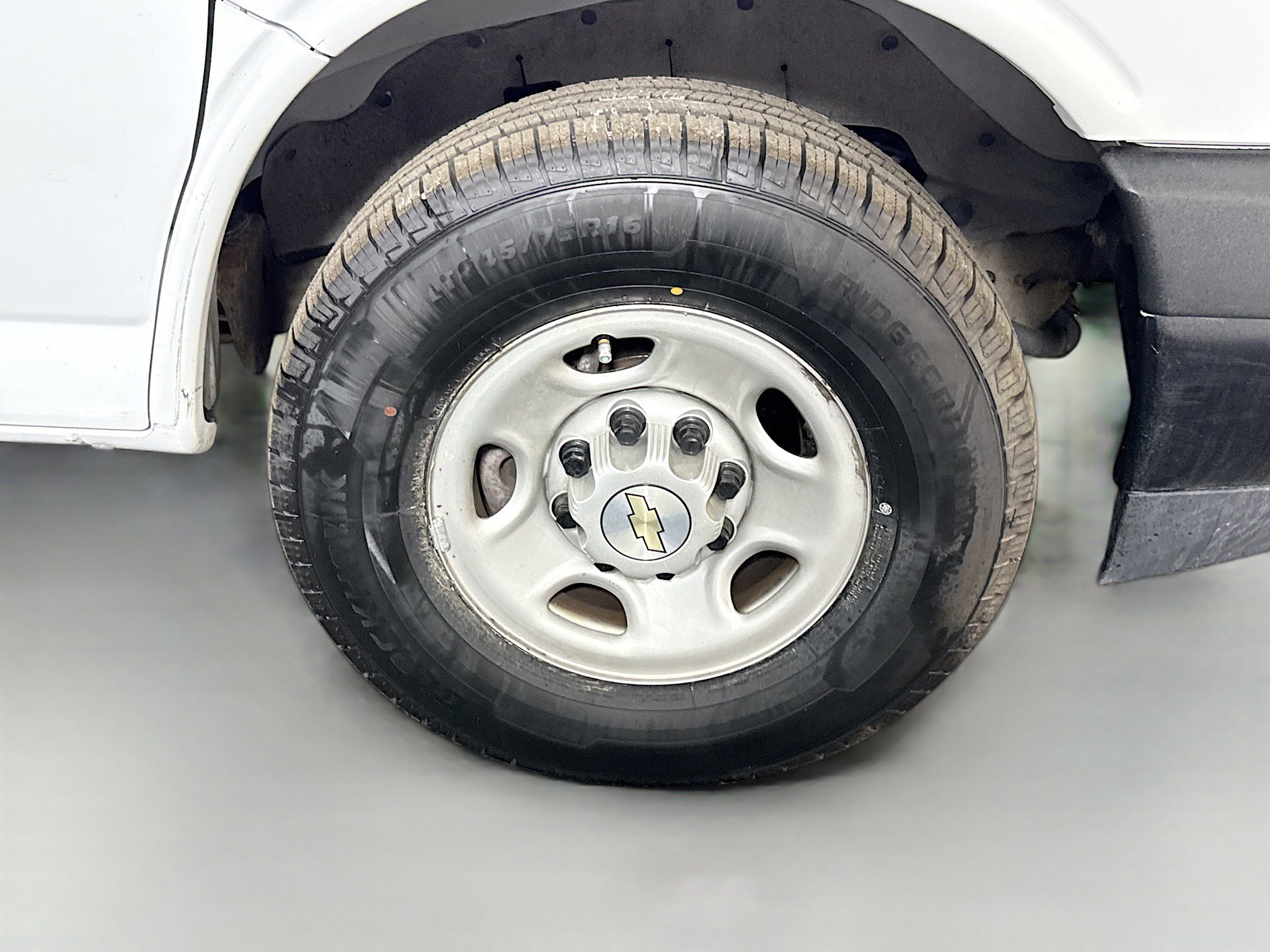 Used 2022 Chevrolet Express 2500 image 25