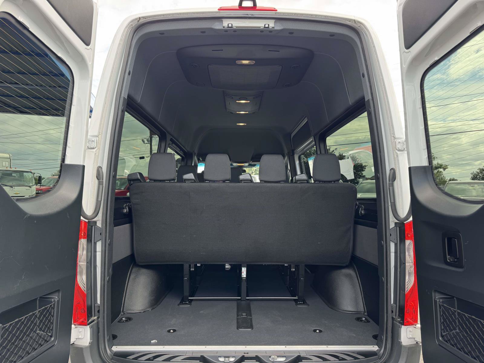 Used 2024 Mercedes-Benz Sprinter 2500 image 24
