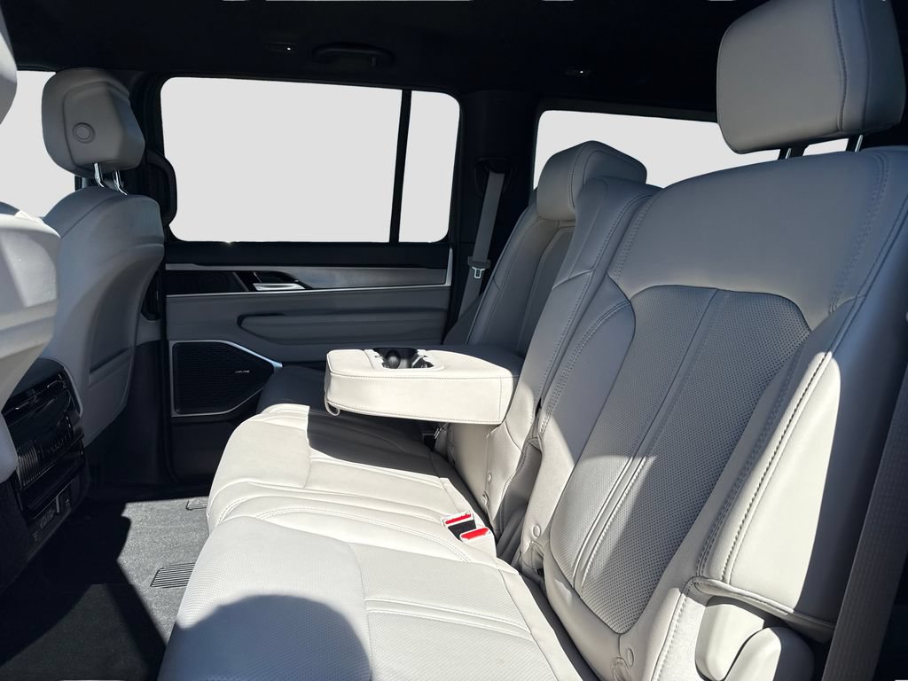 Used 2025 Jeep Wagoneer L 4WD image 24