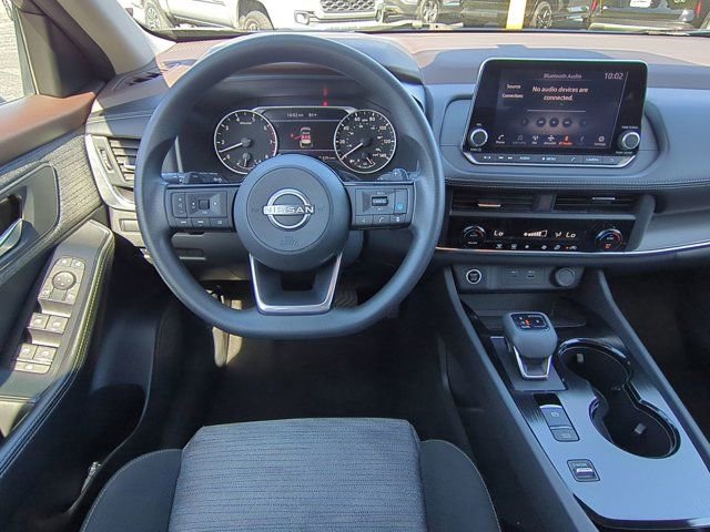 Certified 2023 Nissan Rogue SV FWD image 17