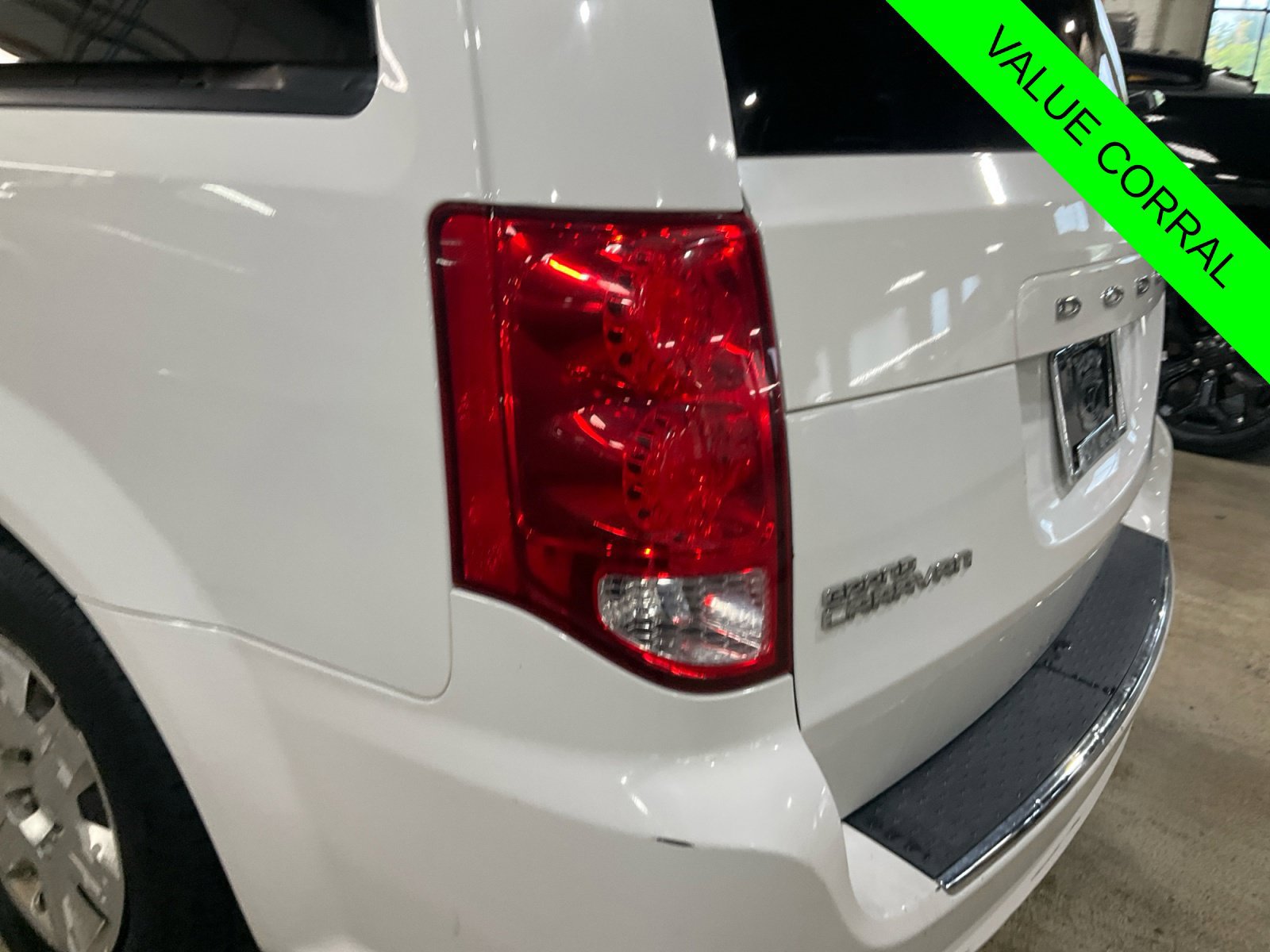 Used 2011 Dodge Grand Caravan Express FWD image 27