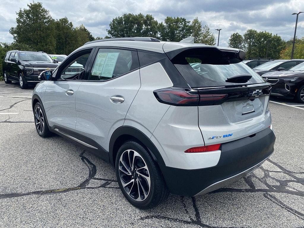Certified 2023 Chevrolet Bolt EUV Premier w/ Sun & Sound Package FWD image 6