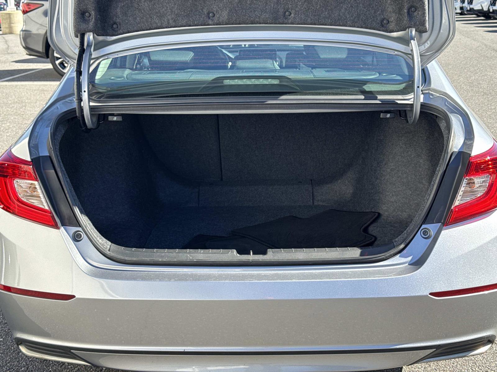 Used 2019 Honda Accord EX image 17