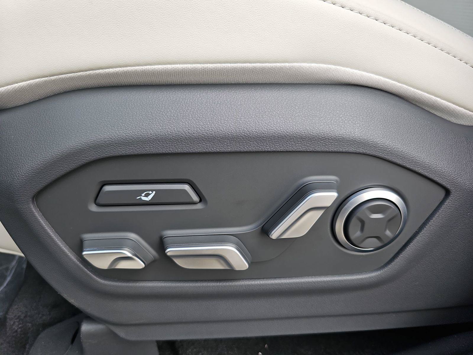 New 2025 Hyundai Santa Fe Calligraphy FWD image 34