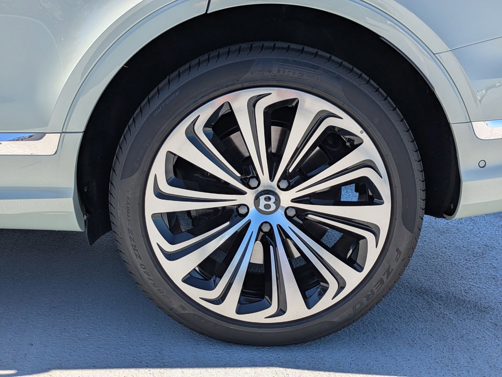 Certified 2025 Bentley Bentayga Extended Wheelbase image 14