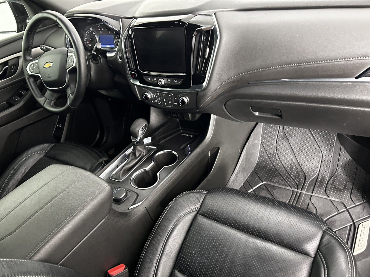 Used 2023 Chevrolet Traverse LT FWD image 11
