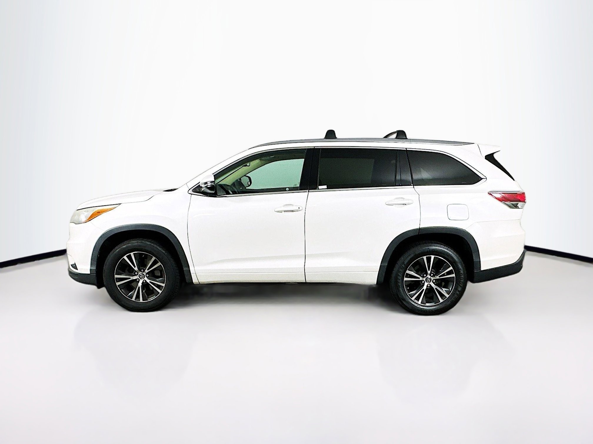 Used 2016 Toyota Highlander XLE image 4