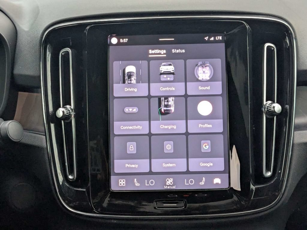 Certified 2024 Volvo C40 Recharge Core AWD/4WD image 24