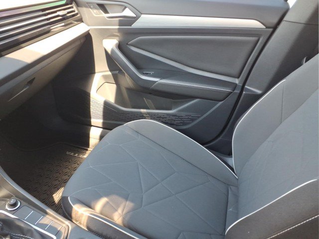 Certified 2025 Volkswagen Jetta Sport FWD image 14