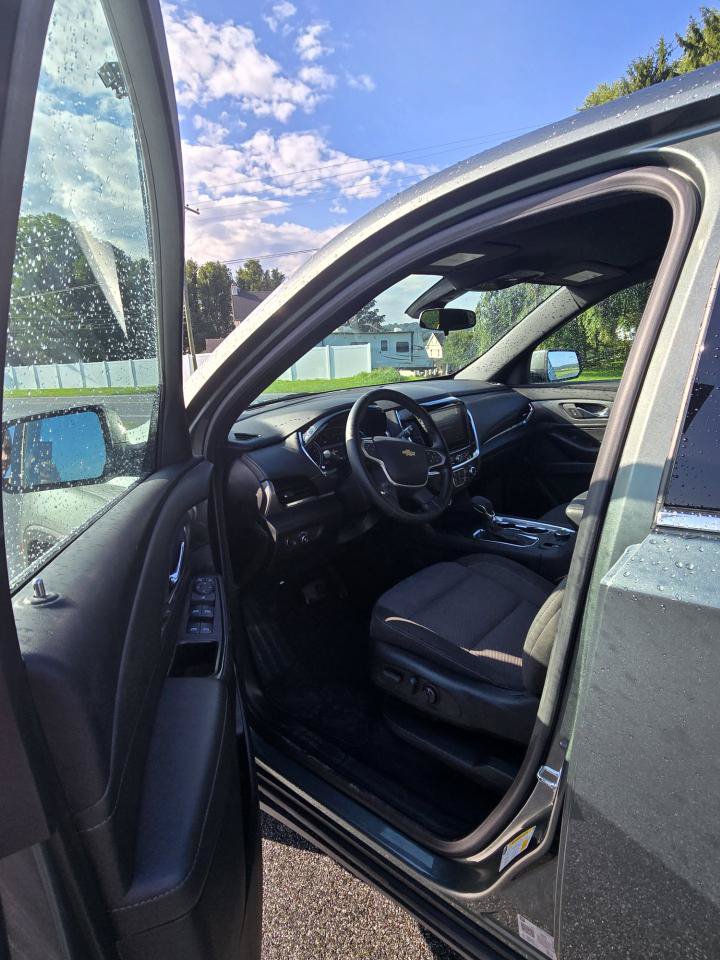 Used 2023 Chevrolet Traverse LT AWD/4WD image 2