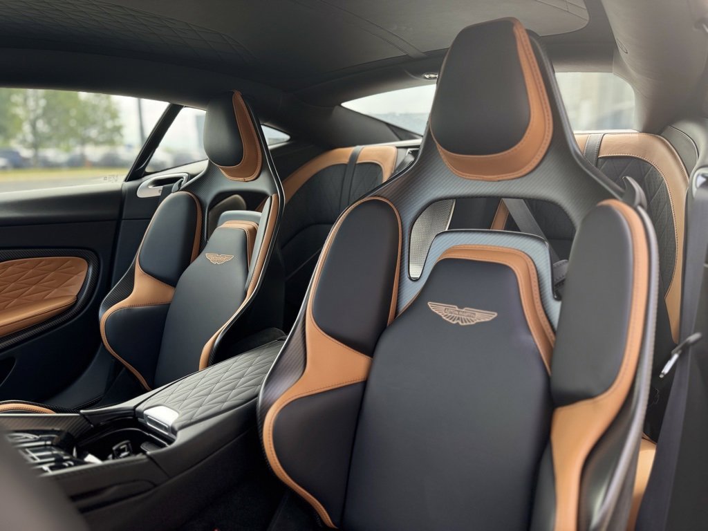 Used 2025 Aston Martin DB12 Coupe image 4