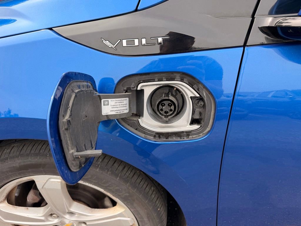 Used 2017 Chevrolet Volt LT w/ Comfort Package FWD image 33