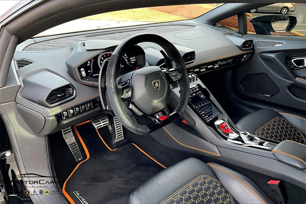 Used 2020 Lamborghini Huracan EVO image 13