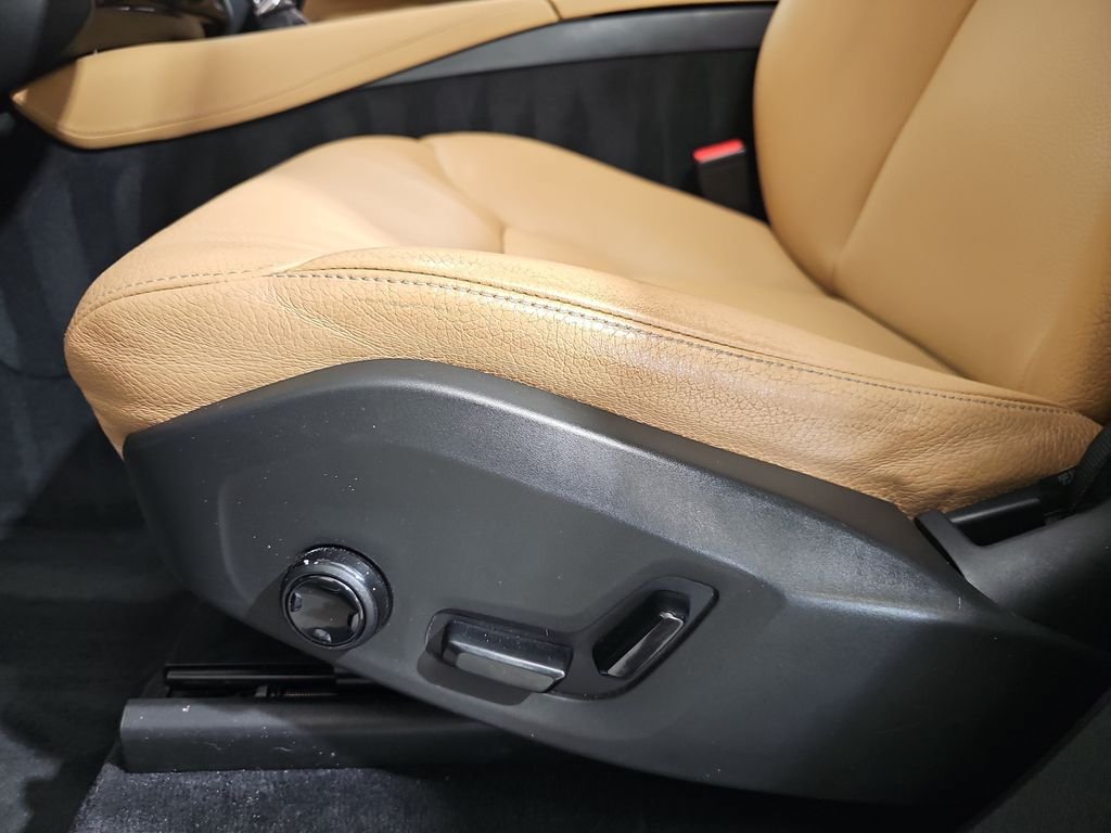 Used 2016 Volvo XC90 T6 Momentum AWD/4WD image 32