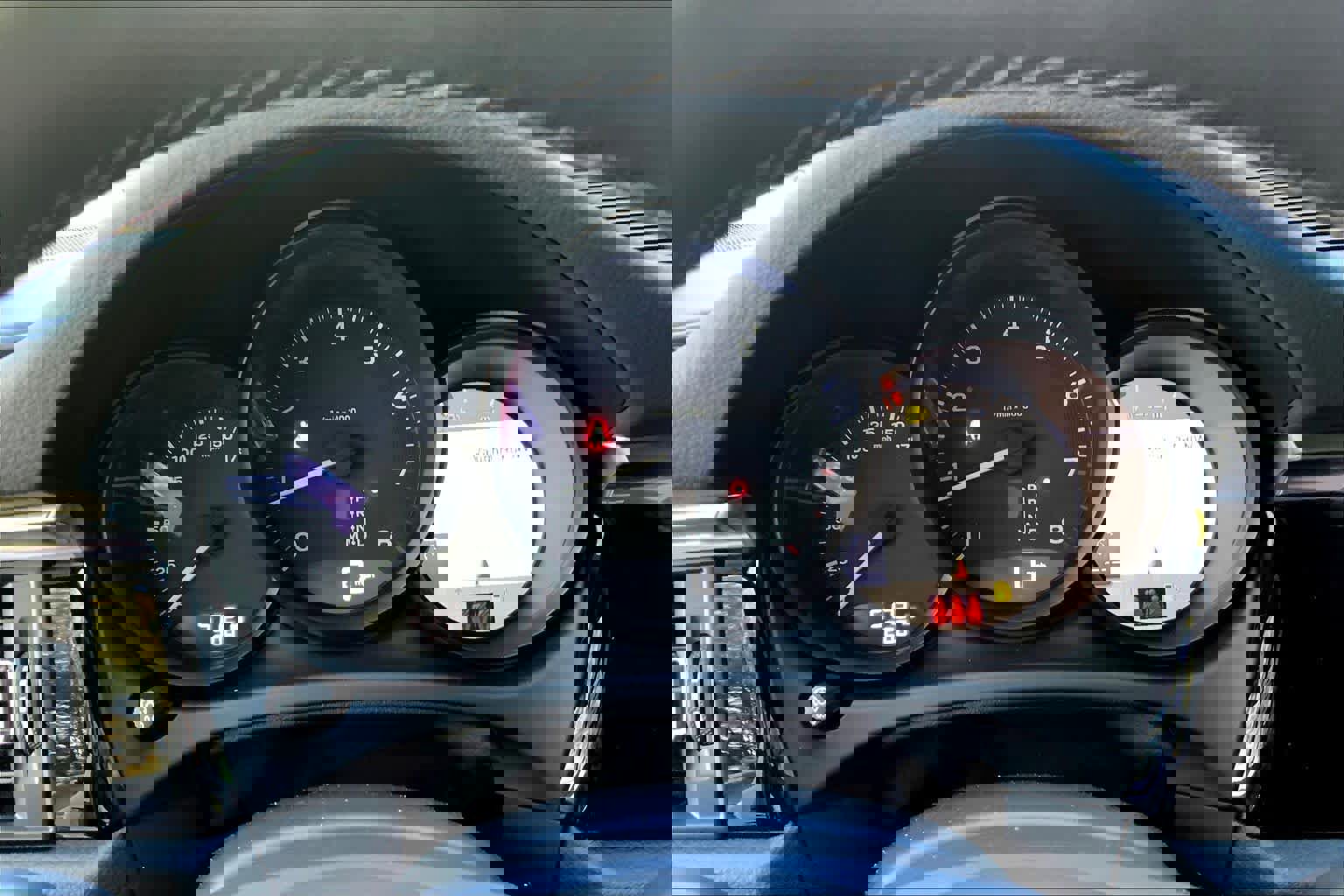 Used 2025 Porsche Macan image 24