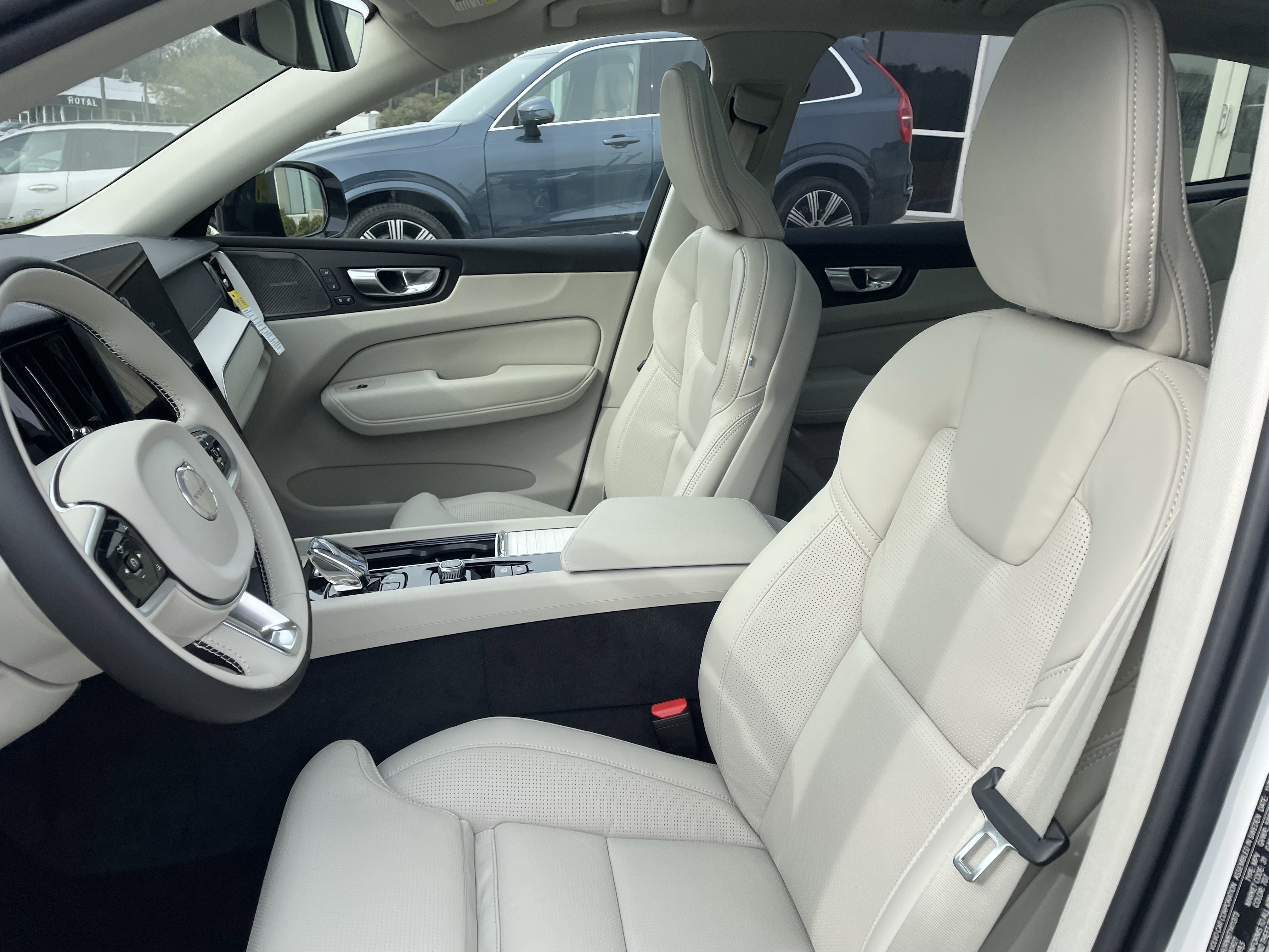 New 2026 Volvo XC60 T8 Ultra w/ Protection Package Premier image 15