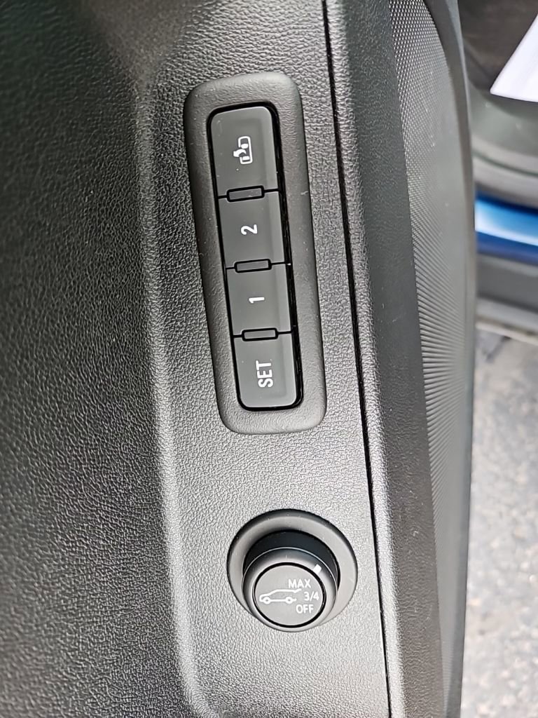 Used 2020 Chevrolet Equinox Premier image 11