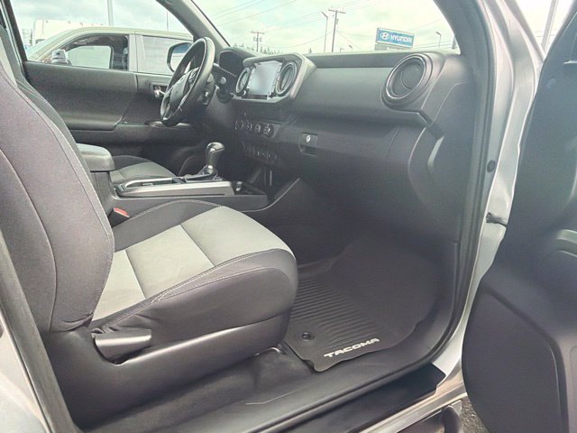Used 2020 Toyota Tacoma TRD Off-Road w/ Technology Package AWD/4WD image 9