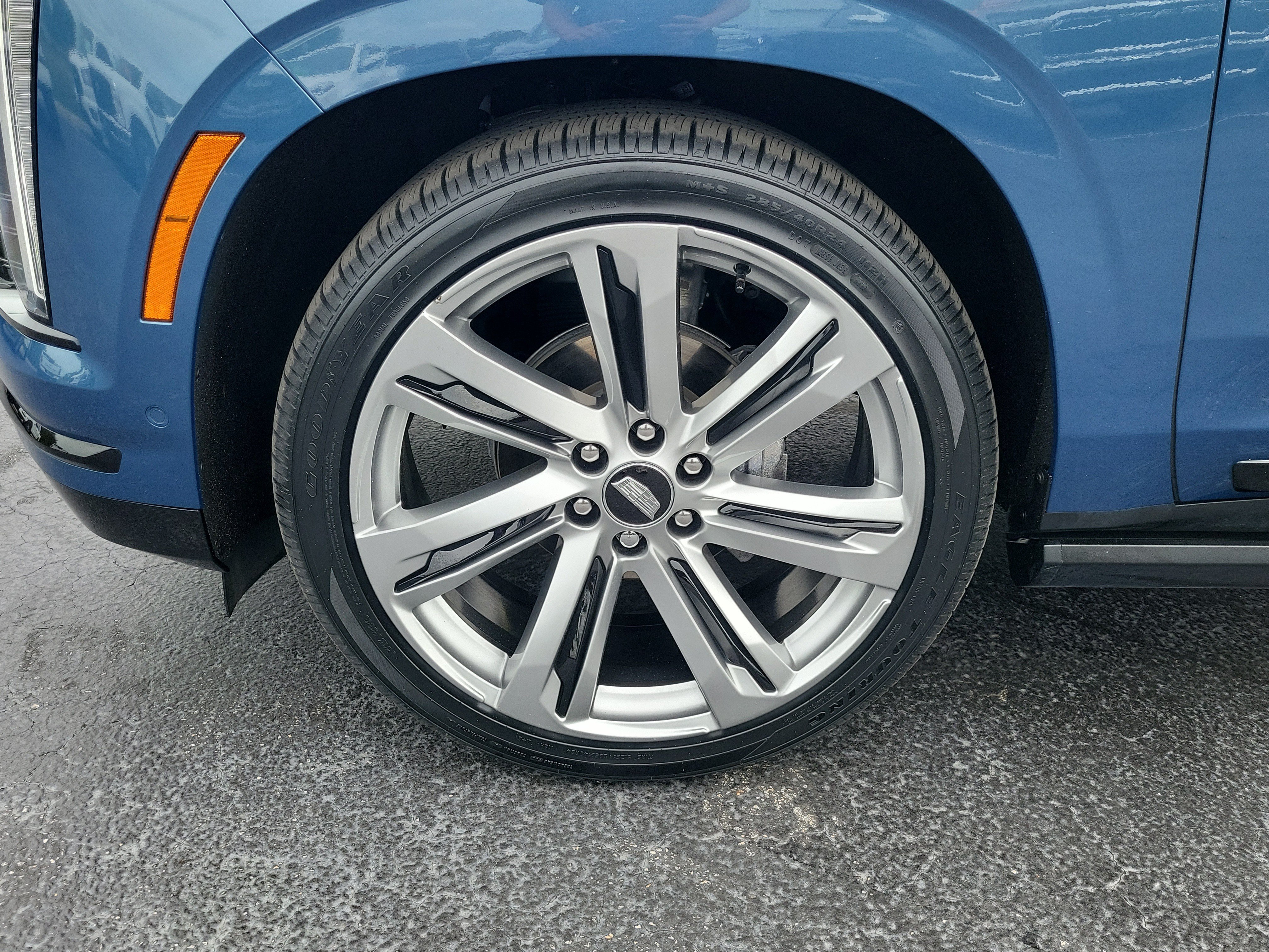 Used 2025 Cadillac Escalade Sport Platinum AWD/4WD image 5