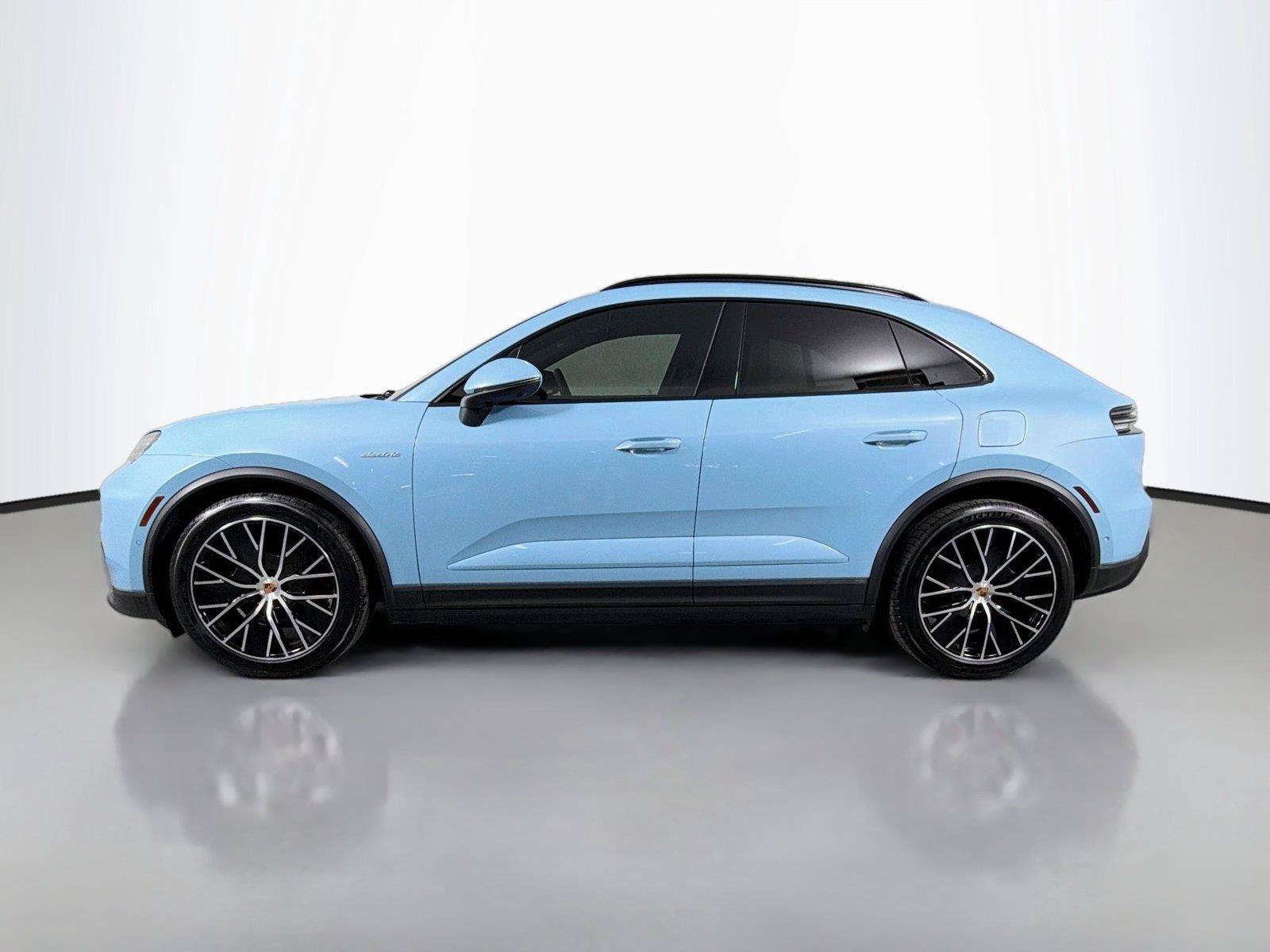 Certified 2026 Porsche Macan Electric RWD image 2