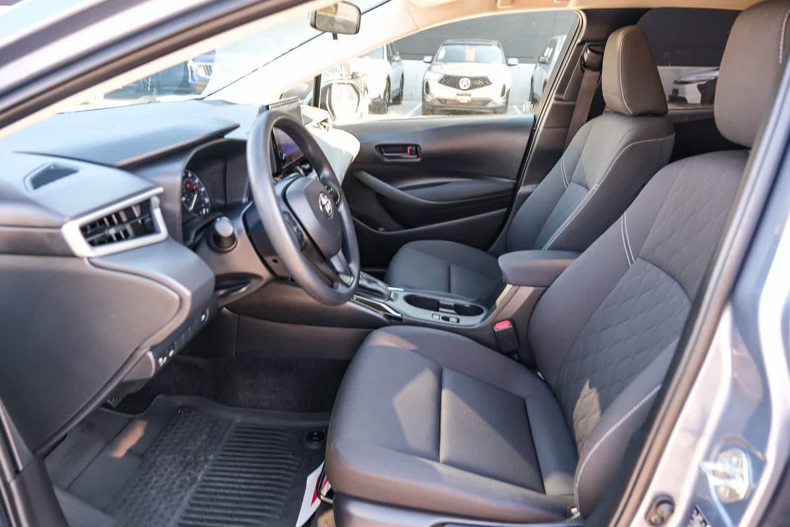 Used 2025 Toyota Corolla LE FWD image 20