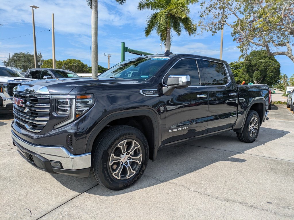 Used 2025 GMC Sierra 1500 SLT AWD/4WD image 7
