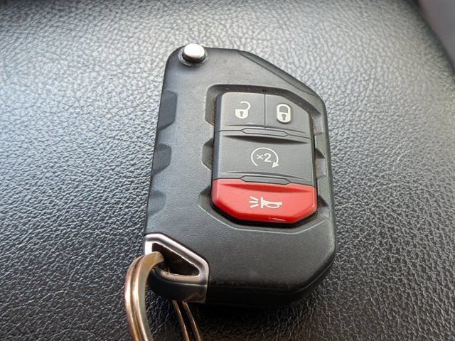 Used 2023 Jeep Gladiator Sport AWD/4WD image 35