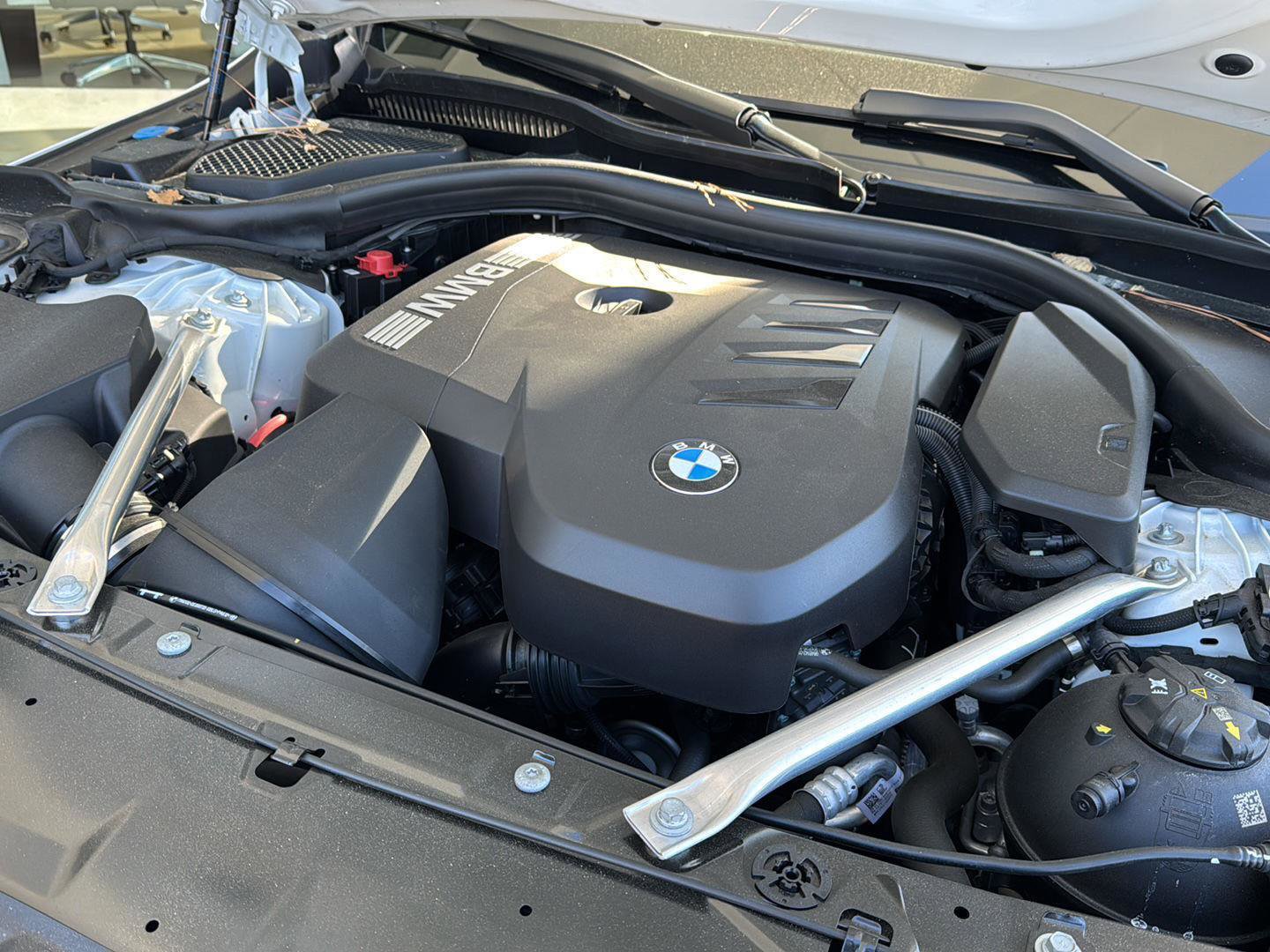 Certified 2025 BMW 530i w/ Premium Package image 32