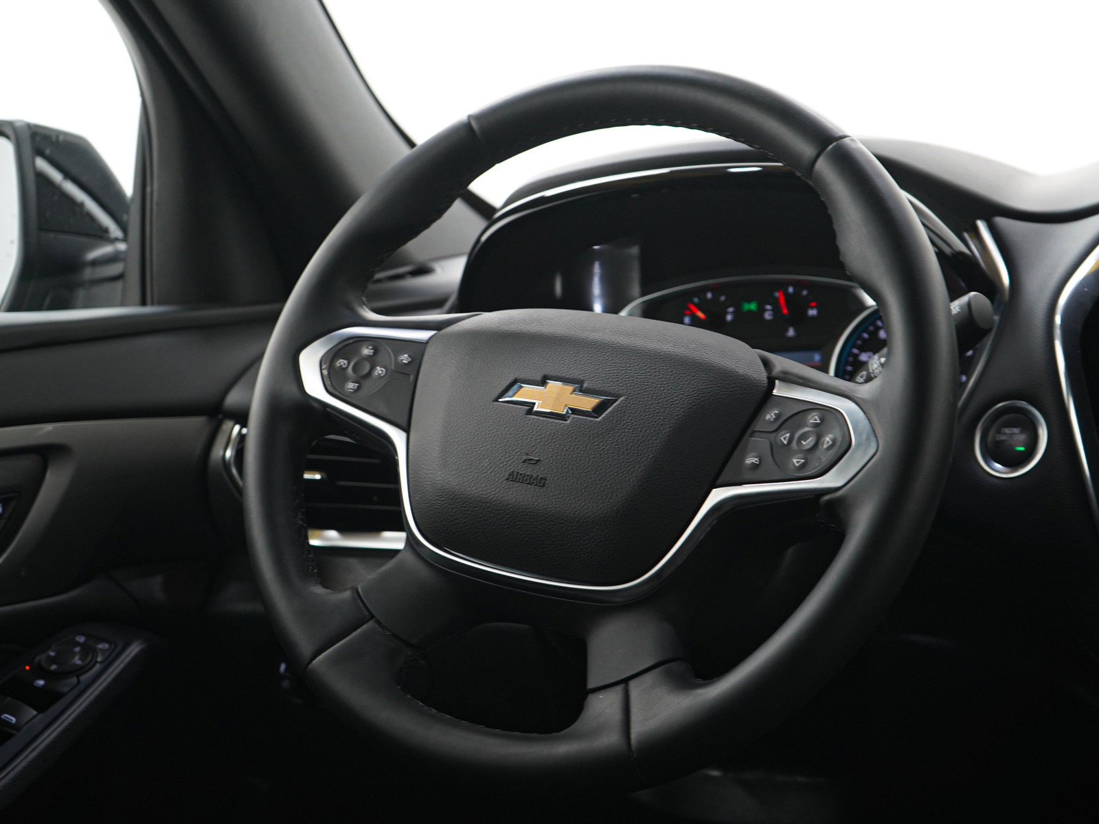 Used 2023 Chevrolet Traverse LT FWD image 15