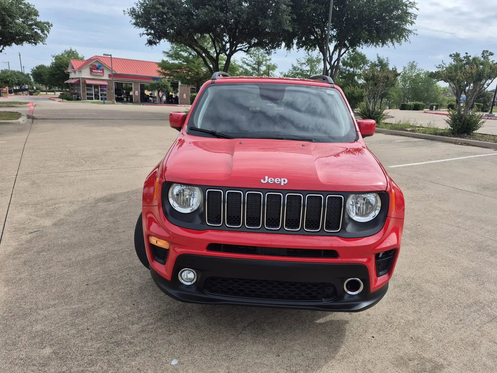 Used 2019 Jeep Renegade Latitude FWD image 3