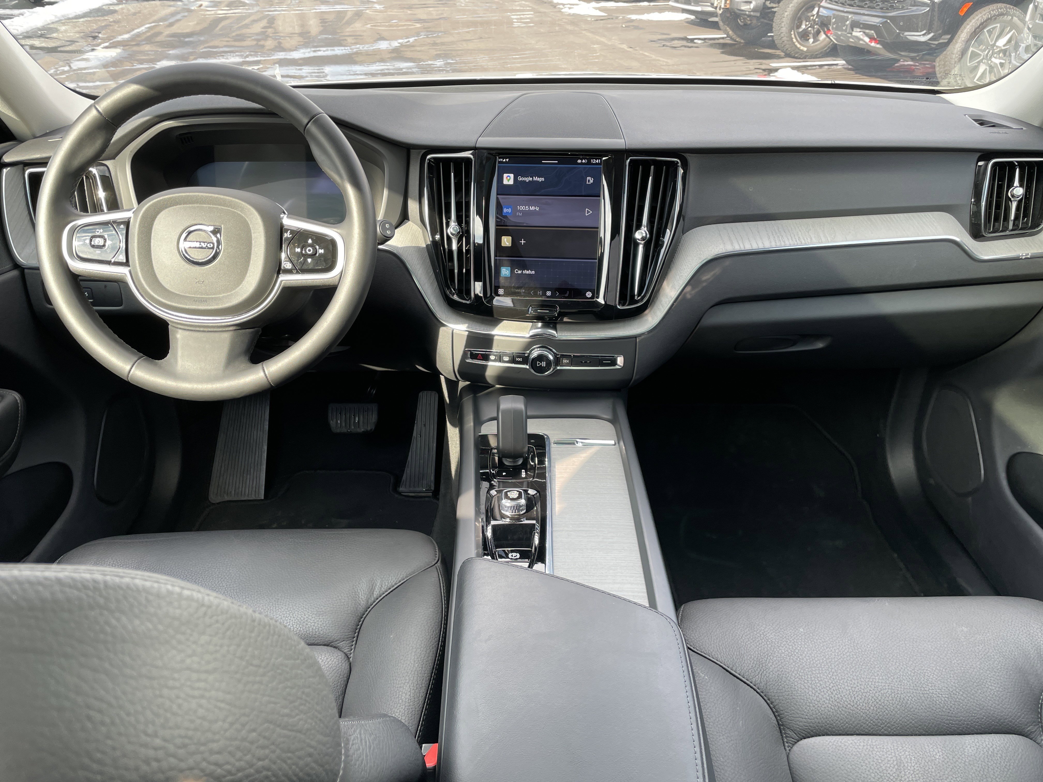 Used 2025 Volvo XC60 B5 Plus image 30