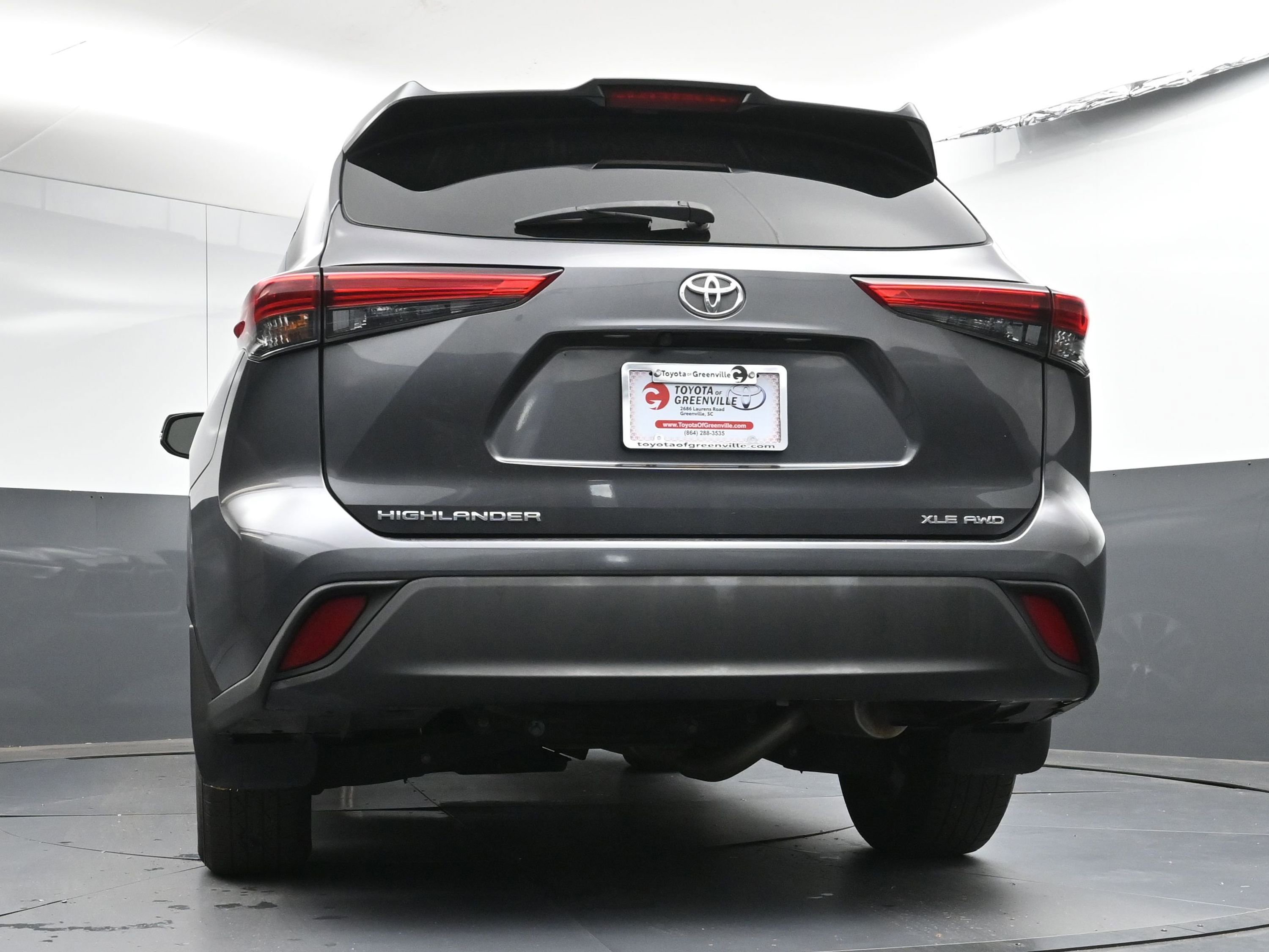 Used 2020 Toyota Highlander XLE image 29