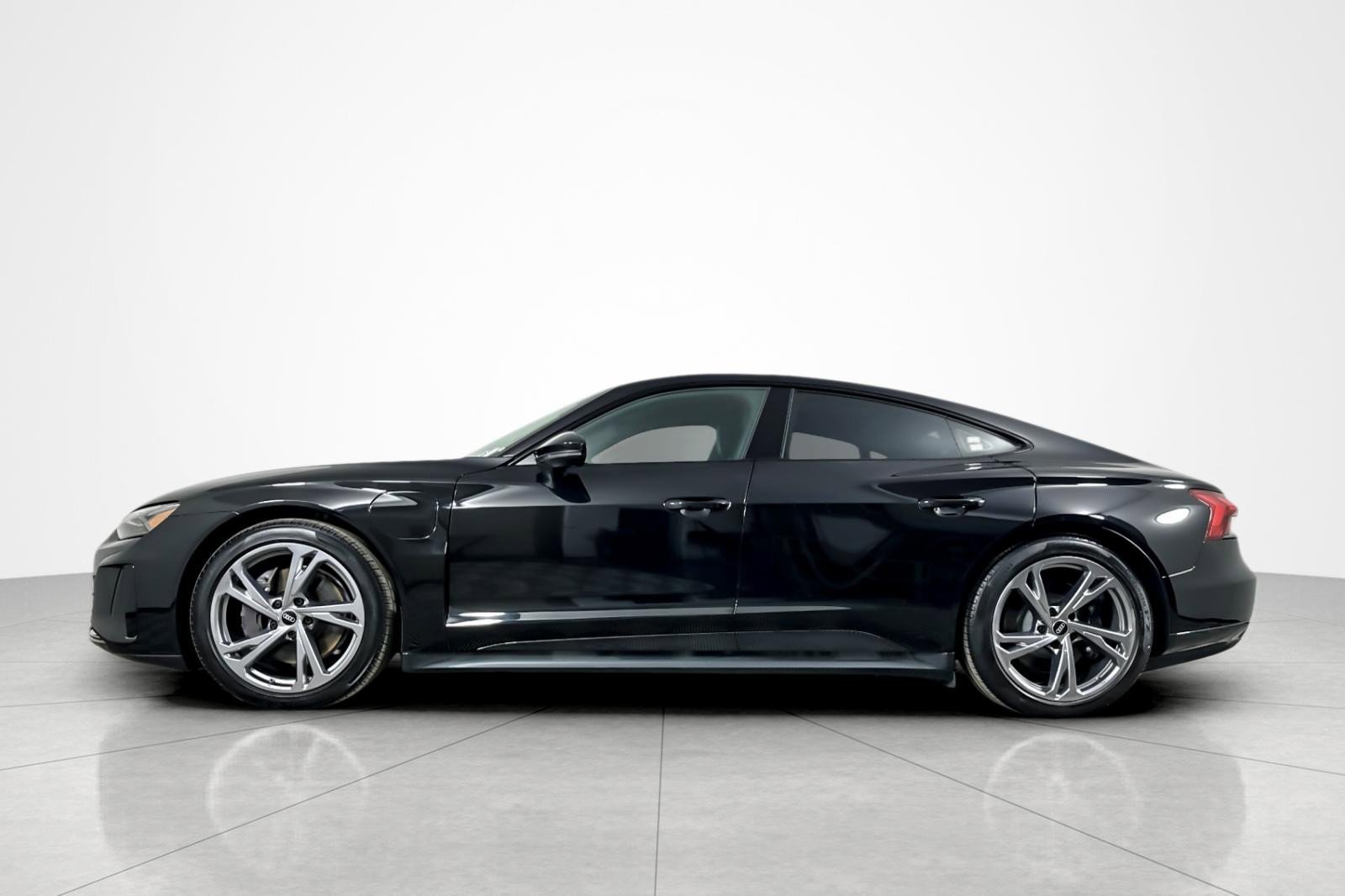 Used 2022 Audi e-tron GT Premium Plus image 2