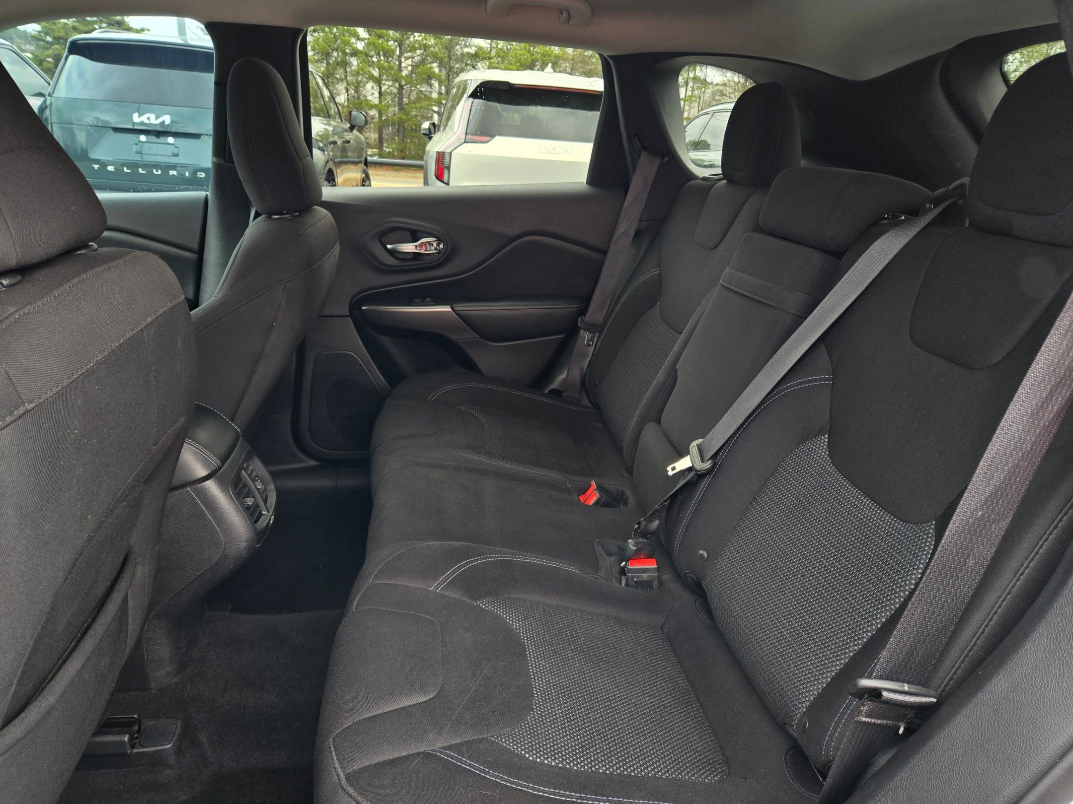 Used 2019 Jeep Cherokee Latitude w/ Popular Appearance Group image 31