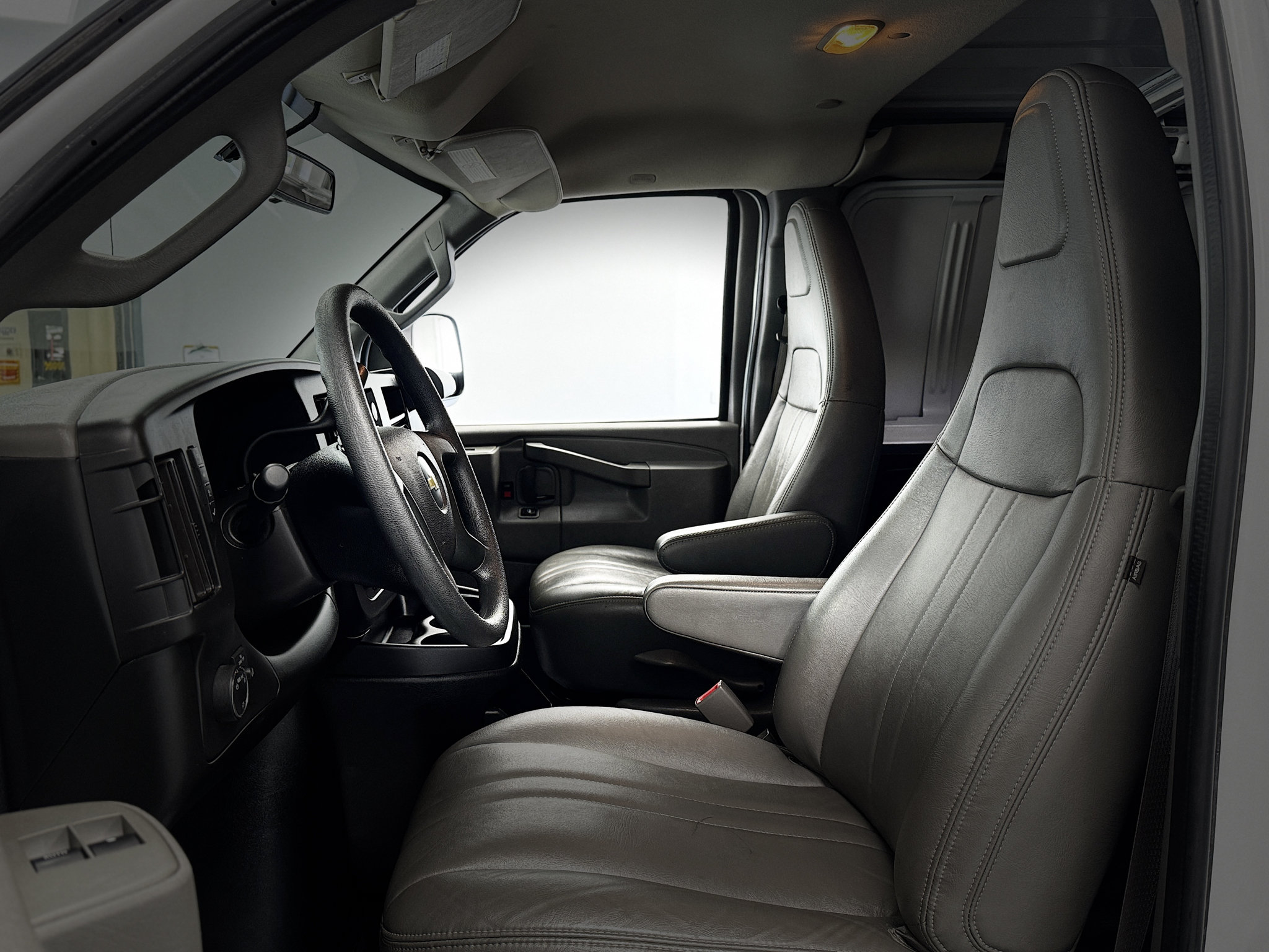 Used 2019 Chevrolet Express 2500 RWD image 11