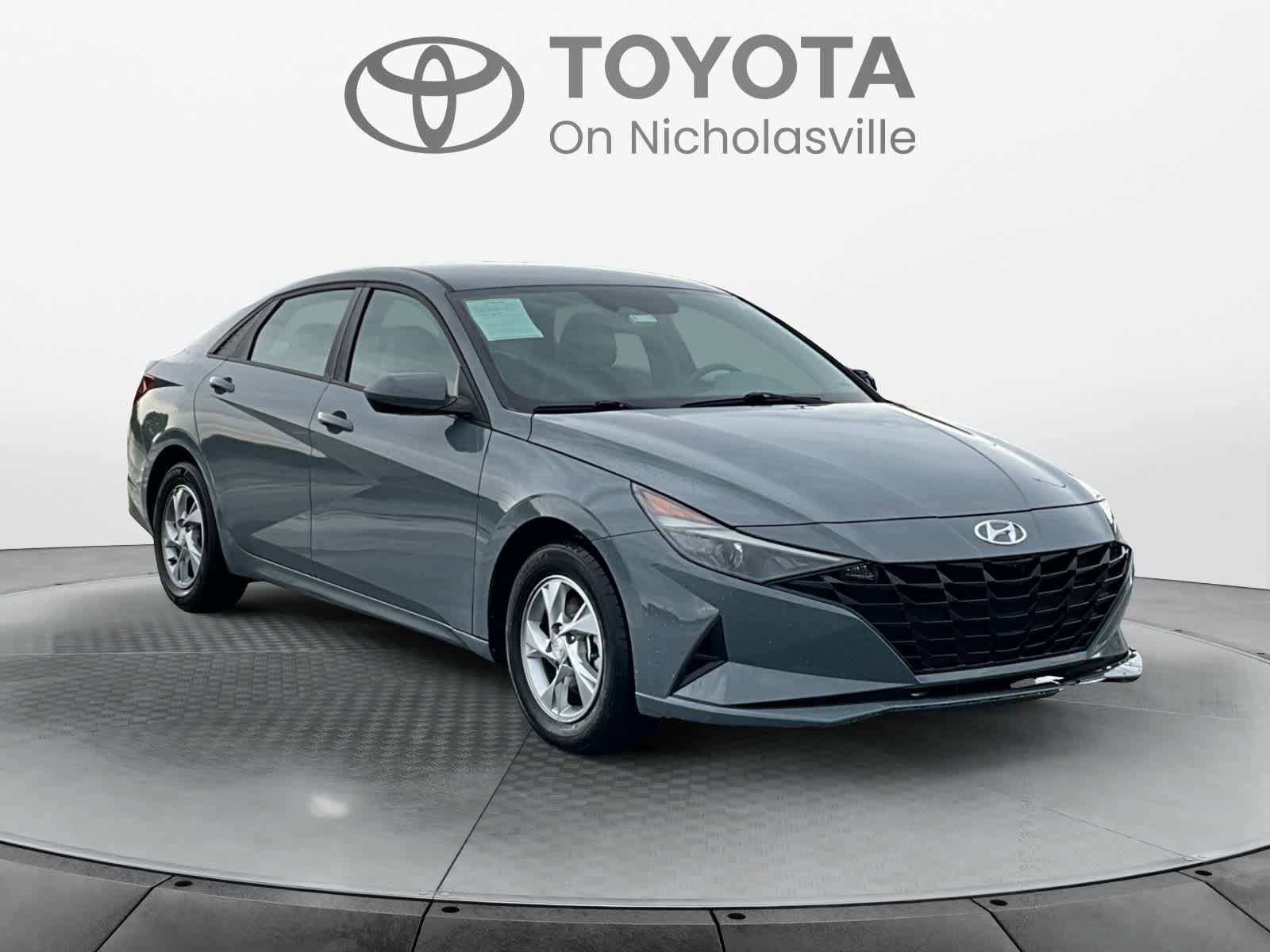 Used 2022 Hyundai Elantra SE FWD image 5