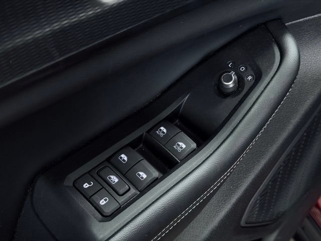 Certified 2025 Jeep Grand Cherokee Altitude AWD/4WD image 13