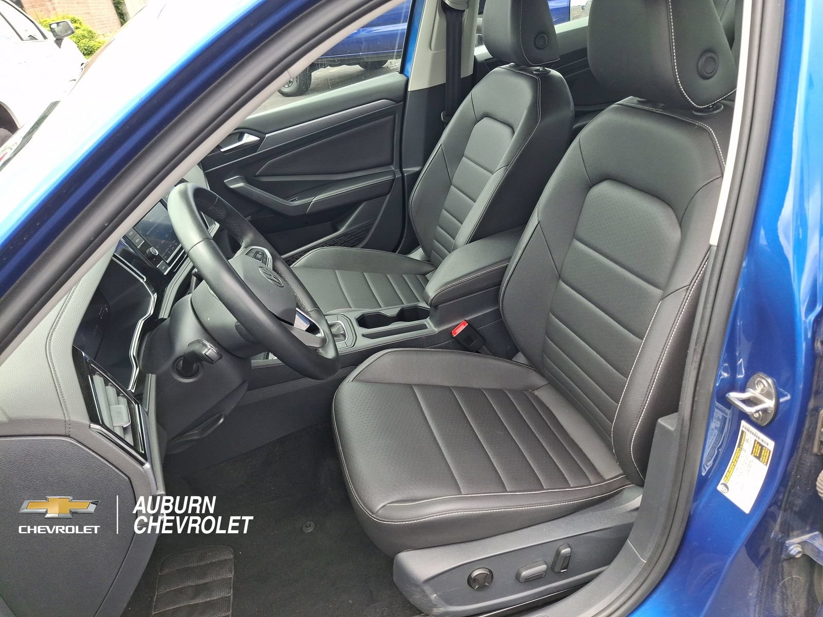 Used 2024 Volkswagen Jetta SE FWD image 19