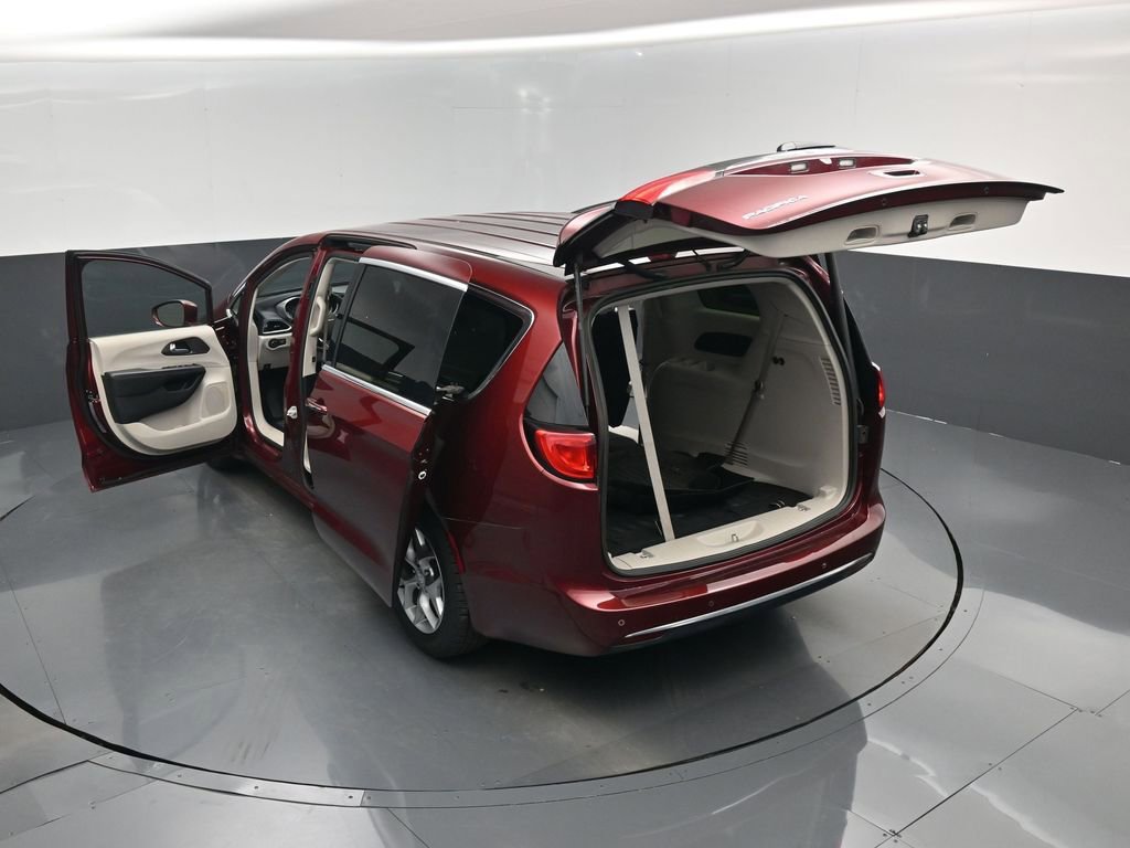 Used 2020 Chrysler Pacifica Touring w/ Tire & Wheel Group FWD image 30