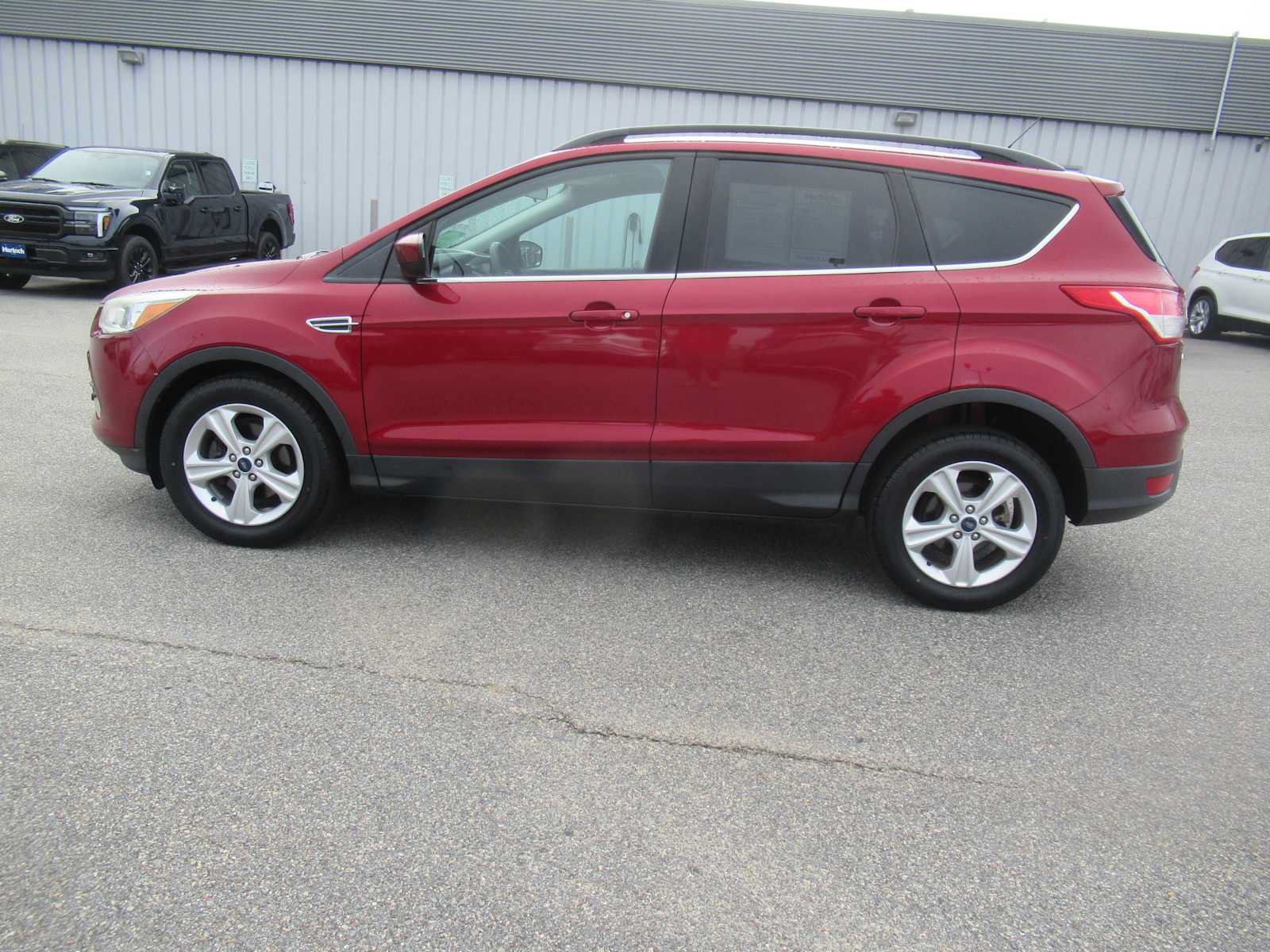 Used 2016 Ford Escape SE w/ Equipment Group 201A FWD image 8