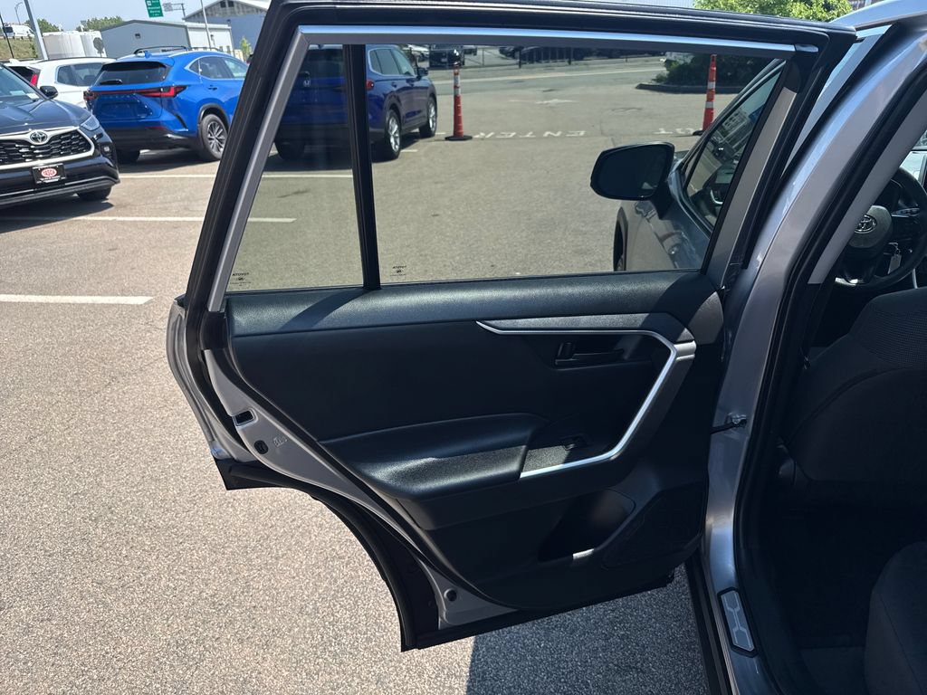 Used 2023 Toyota RAV4 LE AWD/4WD image 37