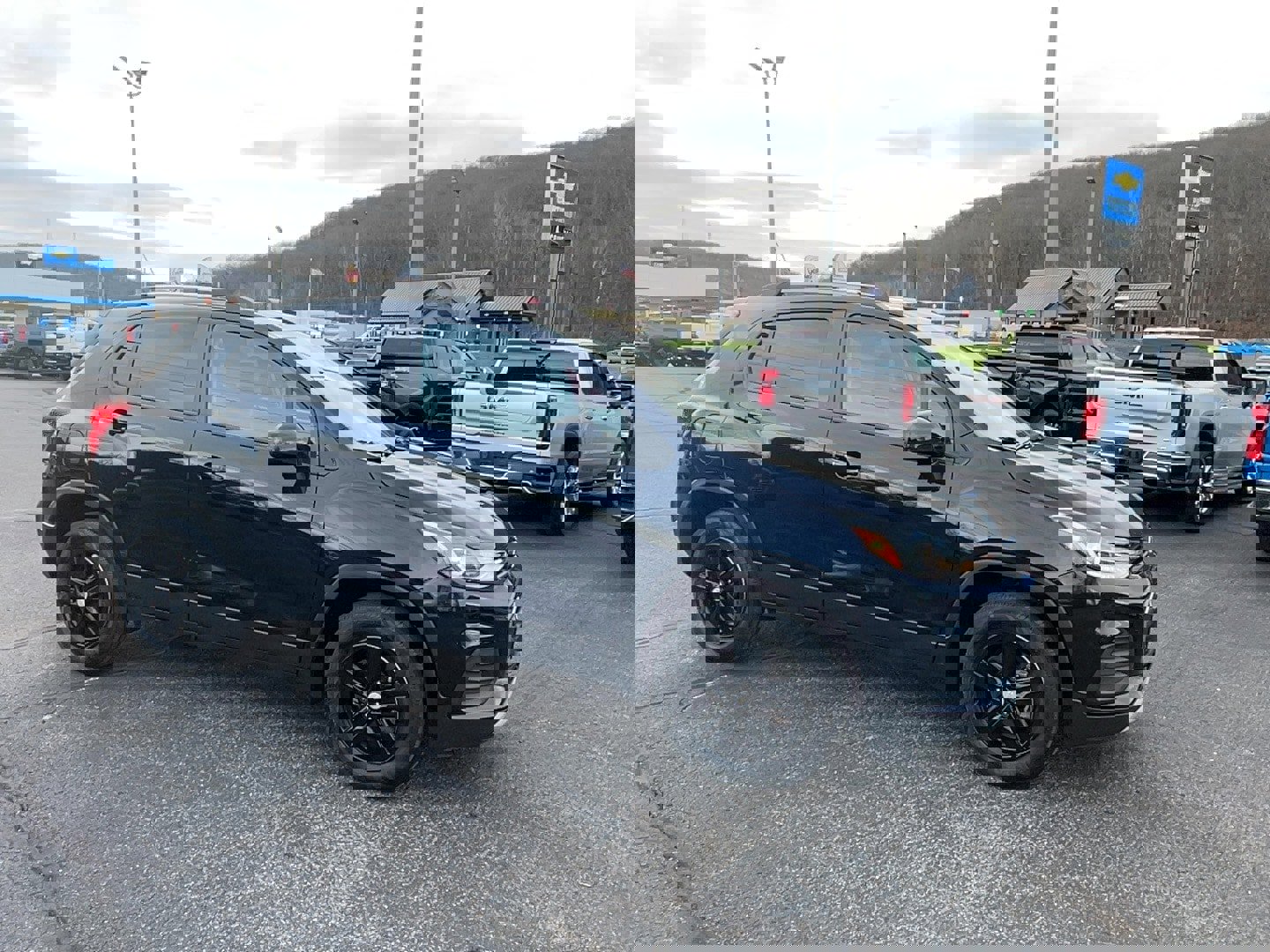 Used 2022 Chevrolet Trax LT w/ LT Convenience Package image 1