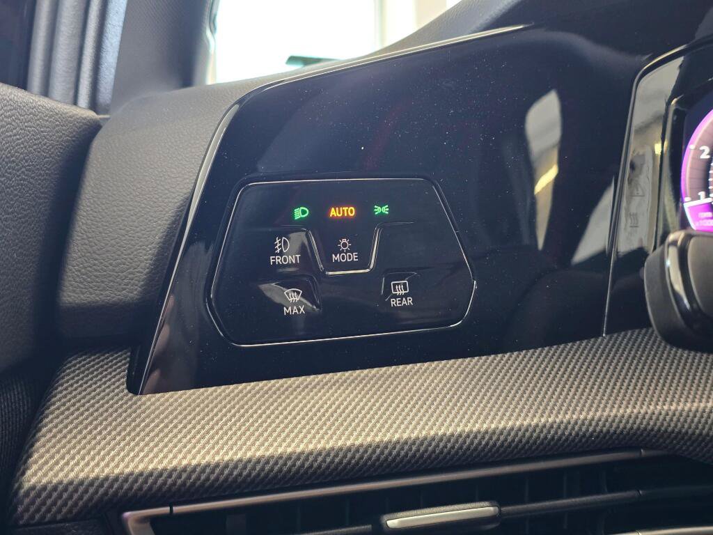 New 2026 Volkswagen GTI SE FWD image 24