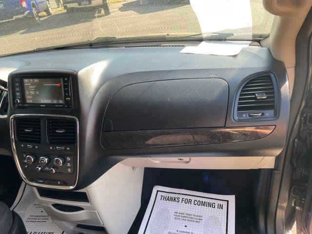 Used 2019 Dodge Grand Caravan SE w/ UConnect Hands-Free Group FWD image 25
